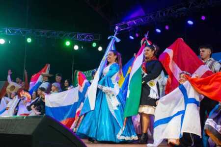 Misiones celebra el Día del Inmigrante con la 45ª Fiesta Nacional en Oberá Cada septiembre, Oberá se transforma en epicentro cultural de la tierra colorada, con música, arte y gastronomía internacional.