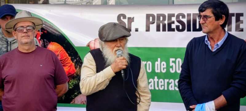 El abrazo simbólico dejó en evidencia la tensión entre productores, molinos y autoridades nacionales.