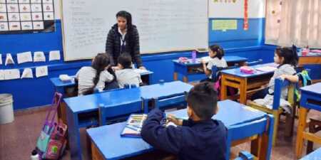 Siete de cada diez docentes de escuelas públicas en Misiones son el único sostén económico de su hogar La titular de UDA Misiones aseguró que los salarios docentes son “de pobreza” y anticipó posibles medidas de fuerza tras las vacaciones de invierno.