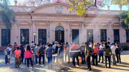 l acta firmada en la Legislatura compromete al Estado a garantizar logística y a las comunidades a fijar prioridades en una mesa de diálogo.