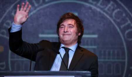 Milei inició su viaje a Los Ángeles con una agenda de reuniones políticas, empresariales milei