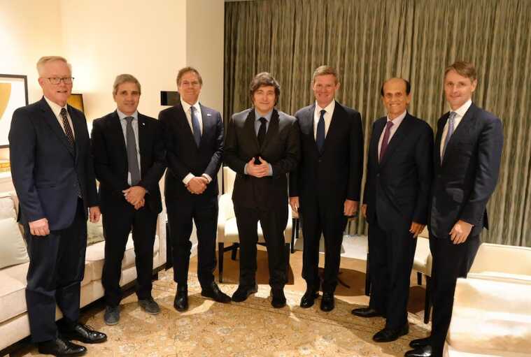 Milei ratificó su programa económico ante inversores globales en Los Ángeles 3 milei de viaje - 2