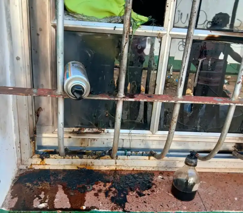 “La intención fue destructiva”, lamentaron desde la Normal Mixta tras el ataque con molotov 6 normal mixta nivel inicial 1 - 5