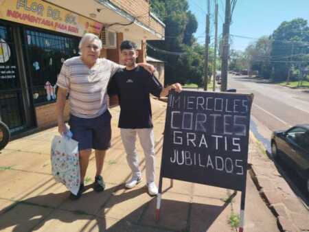 Un joven peluquero de Posadas ofrece cortes gratis a jubilados Posadas peluquería