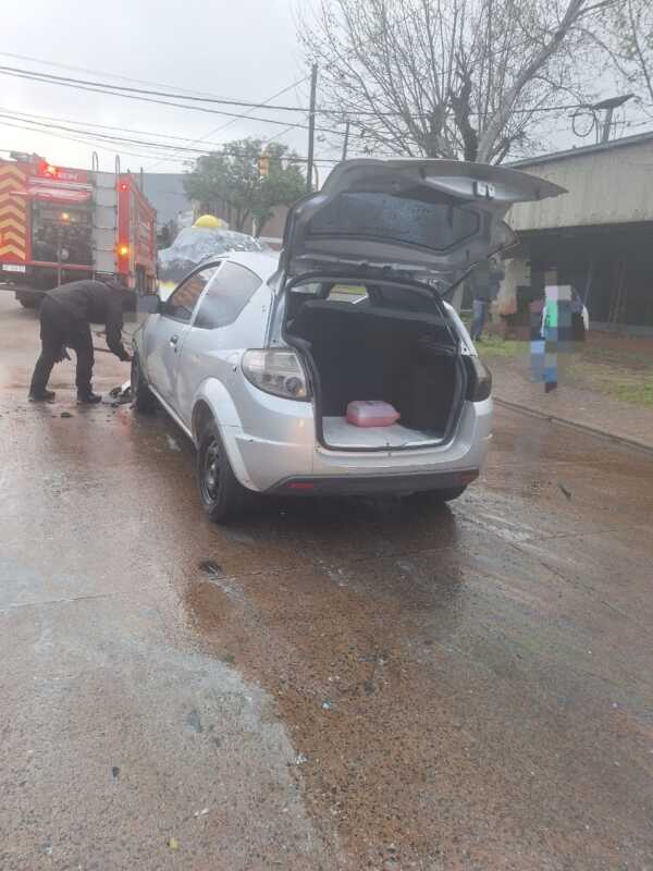 Autos incendiados en diferentes puntos de Misiones 3 posadas - 2