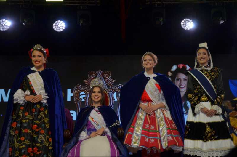 La nueva soberana, oriunda de Campo Grande, recibió la banda, capa, cetro y corona como máxima representante de las colectividades.