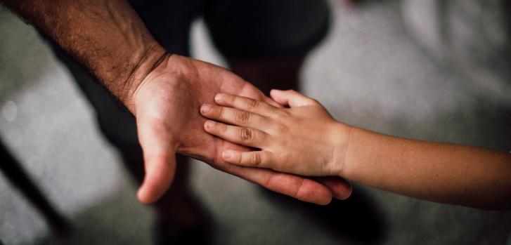 Cómo dejar un legado solidario en Argentina y transformar el testamento en ayuda concreta para ONG como Médicos Sin Fronteras y UNICEF.