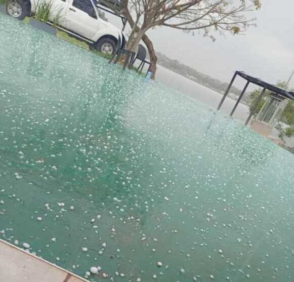 Misiones bajo agua: granizos, lluvia repentina y fuertes vientos Caída de granizo en sectores puntuales de Misiones durante la tormenta del 21 de septiembre.