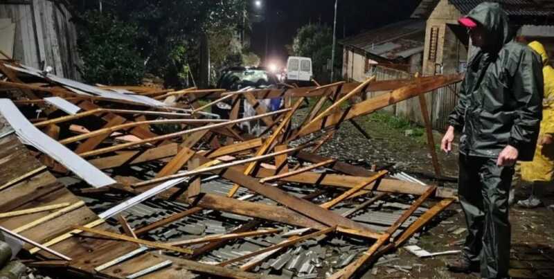 Vientos de más de 100 kilómetros por hora golpean con fuerza devastadora el sur de Brasil 3 Temporal en Brasil: deja destrucción en Río Grande do Sul, Santa Catarina y Paraná