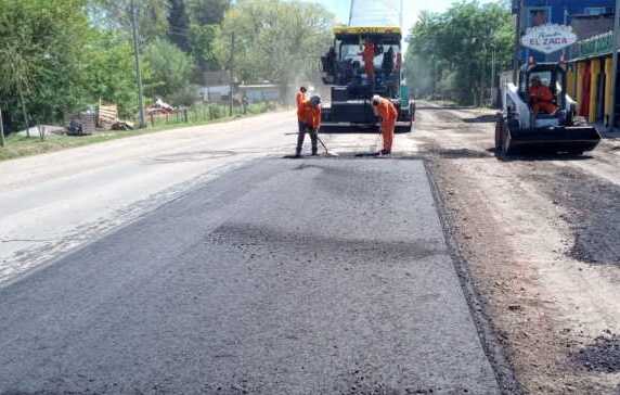 Alertan sobre los riesgos de la circulación de bitrenes y la necesidad de planificación y fondos para la red vial del país.