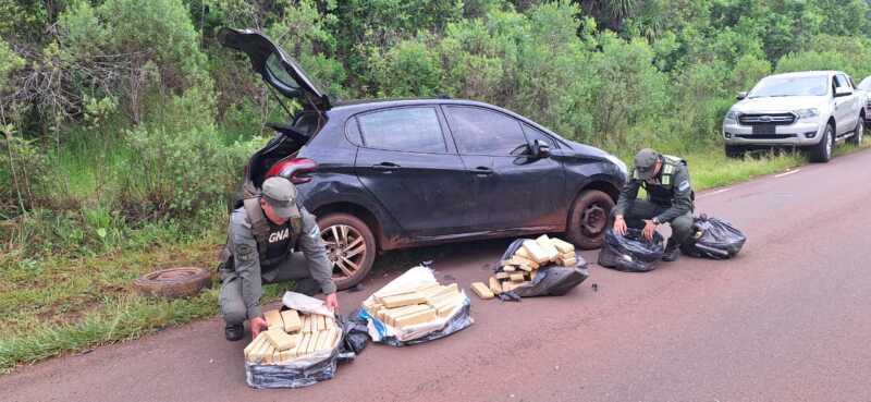 Evadió un control de Gendarmería y abandonó un vehículo con más de 126 kilos de marihuana marihuana