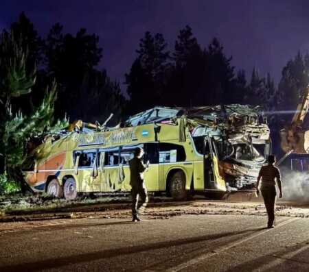 Finalizó el operativo de extracción del colectivo accidentado en Campo Viera Colectivo