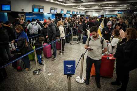 Pilotos programan asambleas en Aeroparque y podría haber demoras y vuelos cancelados Las asambleas se realizarán en Aeroparque en dos fechas de octubre