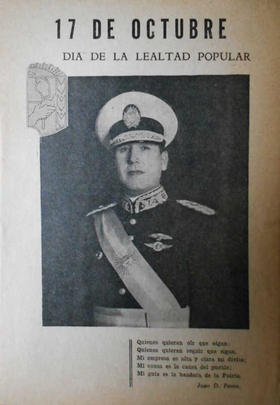 Afiche conmemorativo por el primer aniversario del Día de la Lealtad, con una imagen de Perón.