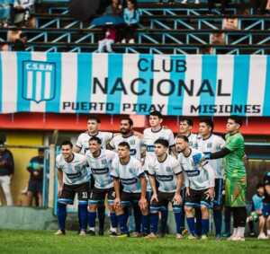 Provincial de la FeMiFu: el domingo comienzan los cuartos de final rumbo al Regional Amateur La FeMiFu confirmó la programación de los cuartos de final del Torneo Provincial 2026. La Canterita, Tuyutí, AEMO, Ex Alumnos, UCDE, Mandiyú, 9 de Julio y Nacional buscarán un lugar en semifinales y seguir soñando con la clasificación al Regional Federal Amateur 2027.