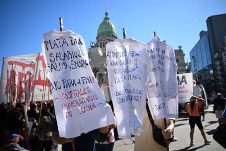 Caravana del Garrahan llegó a la Quinta de Olivos en defensa de la salud infantil Garrahan