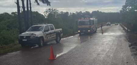 Camioneta cayó al arroyo El Falso en Wanda y hay dos heridos Heridos