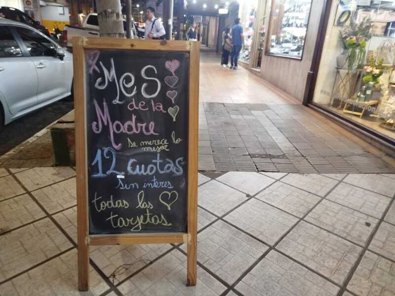 Comercios posadeños apuestan a fuertes promociones por el Día de la Madre: las opciones más buscadas IMG 20251015 WA0107 - 1