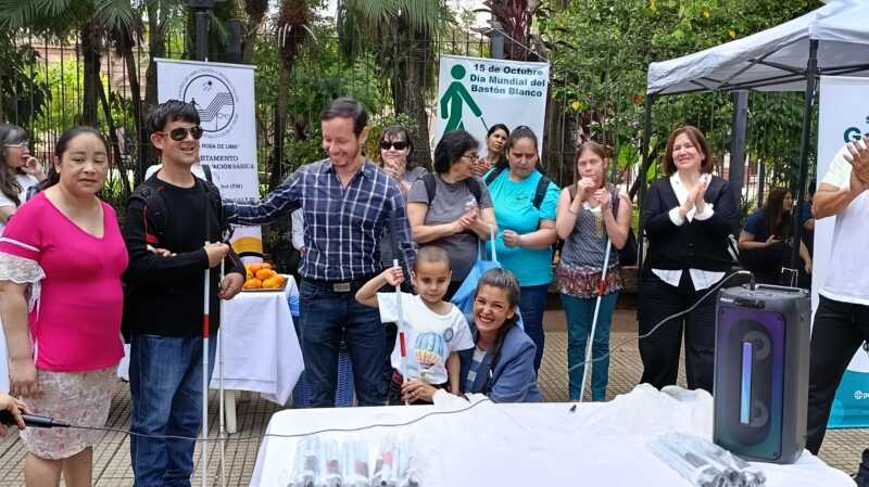 Misiones celebra el Día Internacional del Bastón Blanco con donación de 100 bastones 28 IMG 20251015 100001 - 27