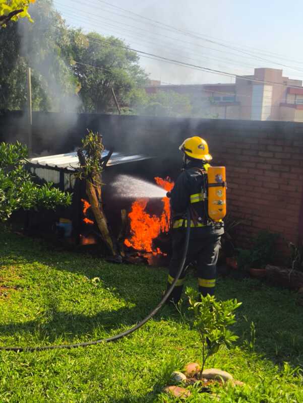 Fuerte explosión y fuego en un generador movilizó a Bomberos de Oberá