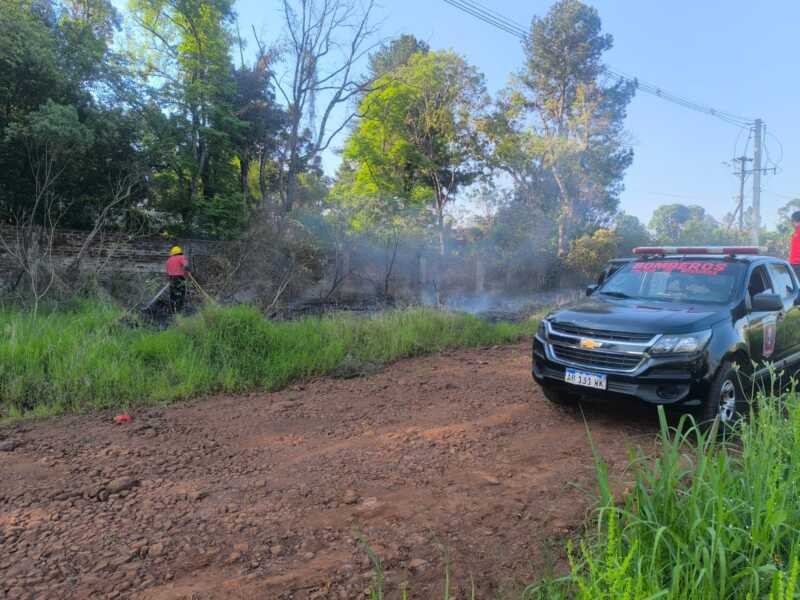 Controlaron un incendio de malezas sobre la Ruta Nacional 12 en Santa Ana Imagen de WhatsApp 2025 10 05 a las 17.01.49 6c05861a - 1