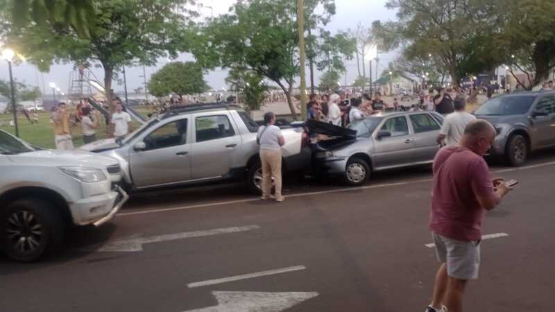 Choque en cadena sobre la Costanera de Posadas: interviene la Policía de Misiones Imagen de WhatsApp 2025 10 05 a las 19.42.17 9f7f4fc7 - 1