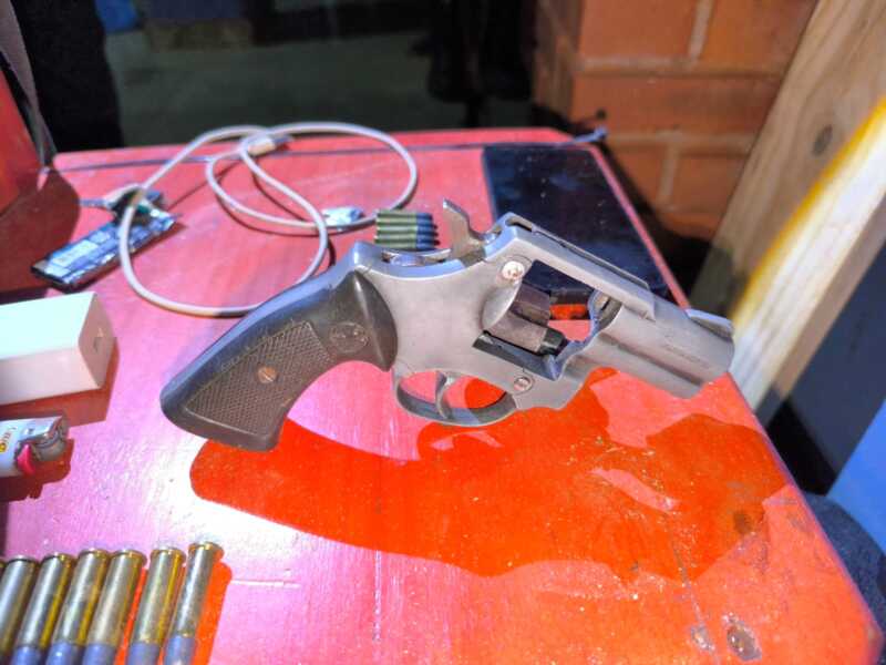 Homicidio en Iguazú: dos detenidos y secuestro de armas y motocicleta 3 Crimen en Iguazú: la Policía arresta a dos sospechosos vinculados al homicidio de Alexis Escobar