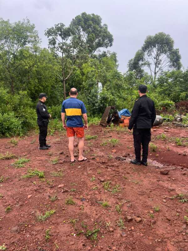 Defensa Civil asistió a 12 familias y se mantiene la alerta naranja por tormentas en Misiones 11 Fuertes lluvias y tormentas afectan a la provincia de Misiones