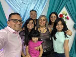 Las madres detrás de Radio Up: el corazón de cada voz, cada historia y cada transmisión 11 Imagen de WhatsApp 2025 10 19 a las 09.00.40 96db73eb - 10