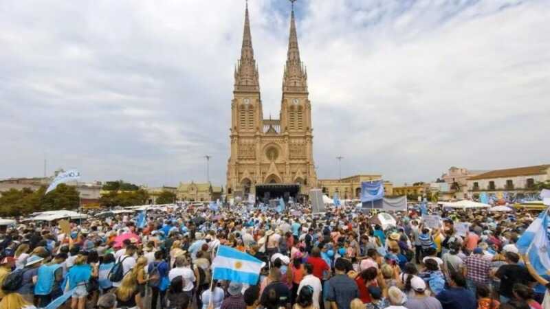 Miles de fieles se suman a la 51ª Peregrinación a Luján 2 Luján
