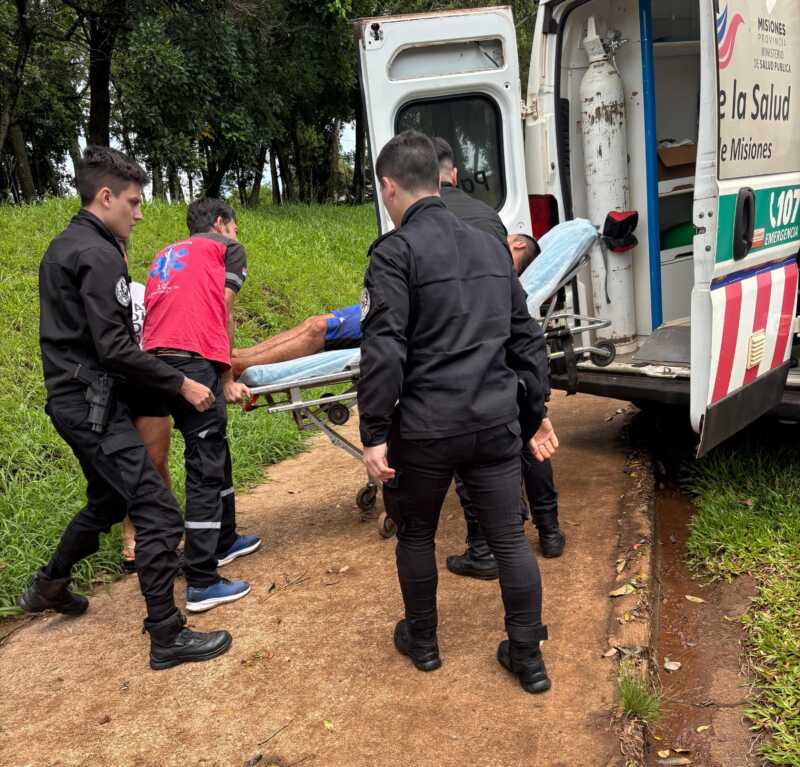 Policías de Oberá lograron reanimar a un joven que se desvaneció en plena calle Oberá