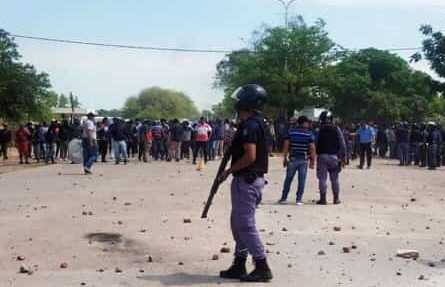 Represión en Villa Río Bermejito, el espejo del país El conflicto social en el norte del Chaco dejó heridos y una fuerte condena de organizaciones y organismos de derechos humanos.