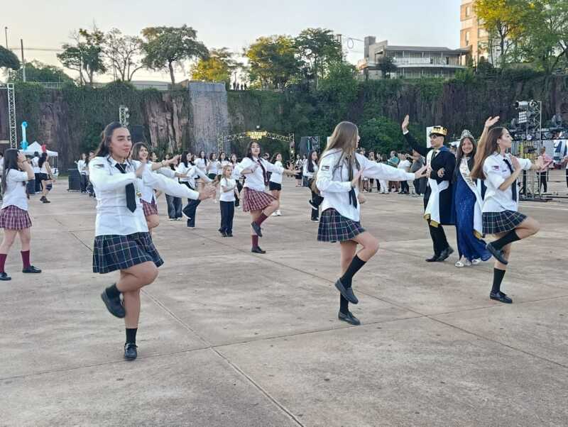 Posadas vive la primera noche del Show de Scolas de la Estudiantina 1 Posadas
