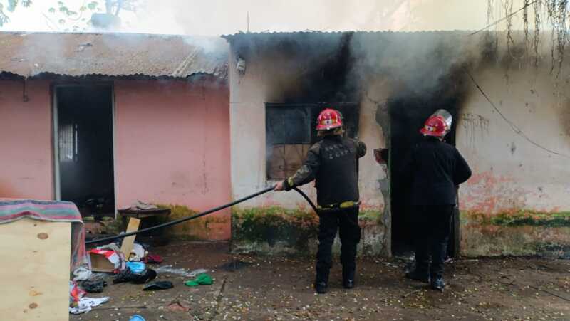Posadas: un descuido con un cigarrillo provocó un incendio en una vivienda 1 Posadas