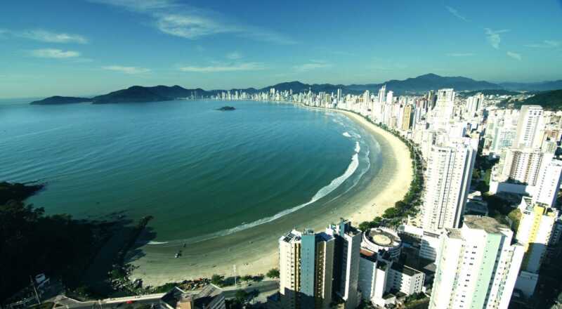 Pix, tarjeta o reales: cómo conviene pagar en Brasil en el verano 2026 7 Regional Brasil Camboriu 00 - 6