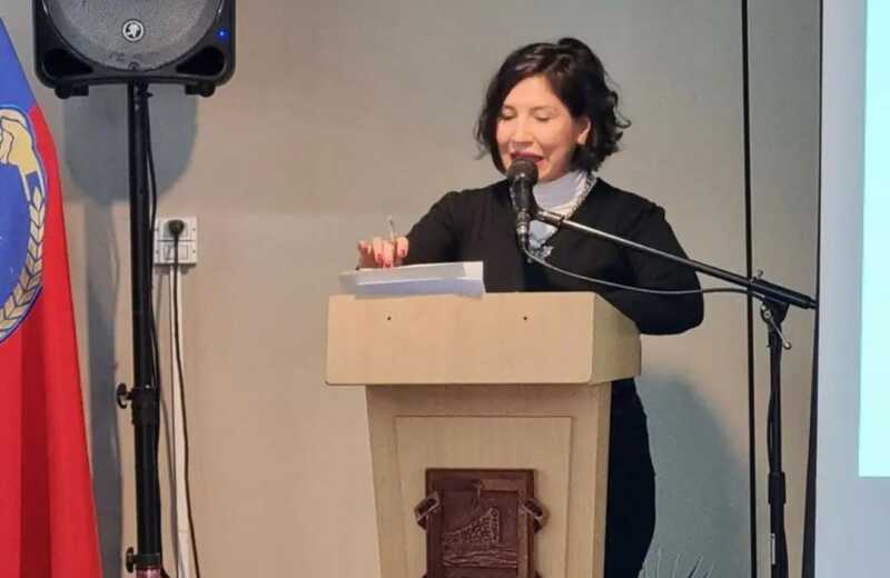Mes Rosa: “No hay que tener miedo, hay que actuar a tiempo”, cuenta Silvia Ferreyra 3 Del micrófono a la recuperación: Silvia Ferreyra comparte su experiencia para inspirar a otras mujeres.
