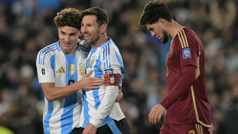 La Selección Argentina se mide ante Venezuela desde las 21: formaciones y donde verlo WhatsApp Image 2025 10 10 at 12.24.09 - 1