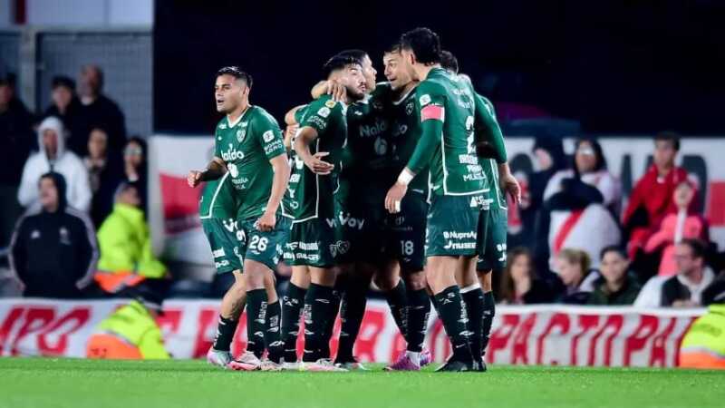 Silbado e insultado, River cayó de local ante Sarmiento y acentúa su crisis River