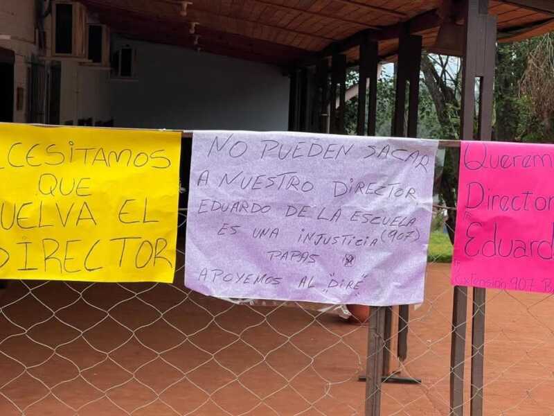 Eldorado: Padres y vecinos toman la Escuela 907 en protesta por la salida del director escuela 907 eldorado