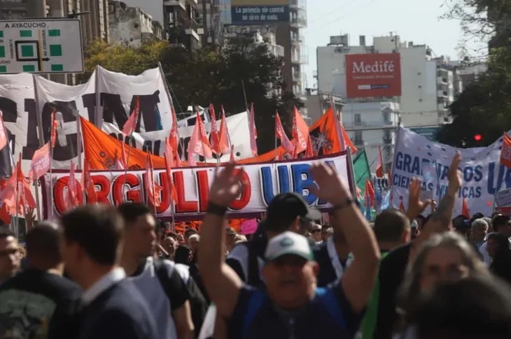 El Gobierno promulgó las leyes de emergencia pediátrica y financiamiento universitario, pero suspendió su aplicación 3 WhatsApp Image 2025 10 21 at 07.36.25 1 - 2
