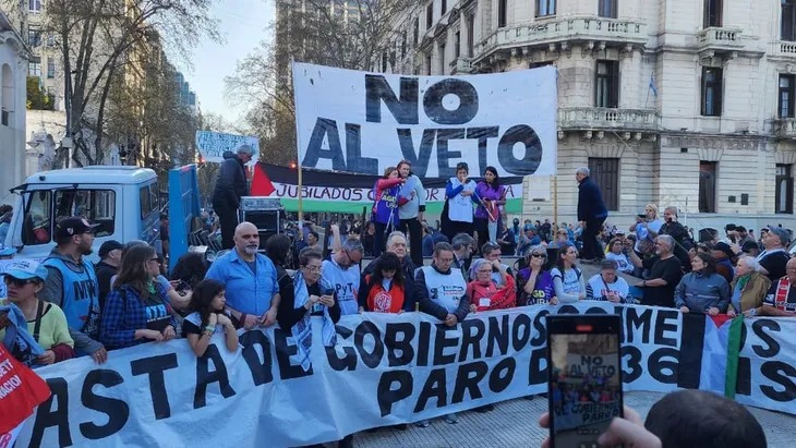 El Gobierno promulgó las leyes de emergencia pediátrica y financiamiento universitario, pero suspendió su aplicación 5 WhatsApp Image 2025 10 21 at 07.36.25 2 - 4