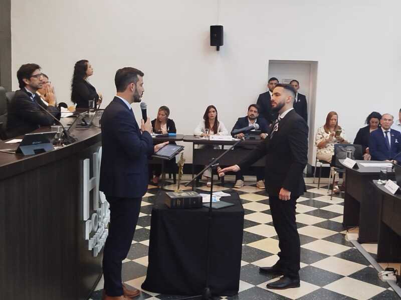 Juan Matías Paonessa asumió como nuevo Defensor del Pueblo de Posadas 6 WhatsApp Image 2025 10 23 at 08.13.42 - 5
