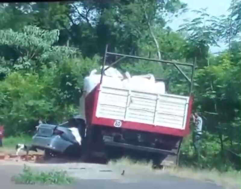Identificaron a los dos muertos en un choque frontal entre un auto y un camión en El Soberbio 4 el soberbio