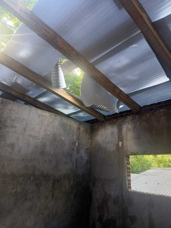 Un hombre mayor murió al caer del techo de una obra en El Soberbio 1 el soberbio