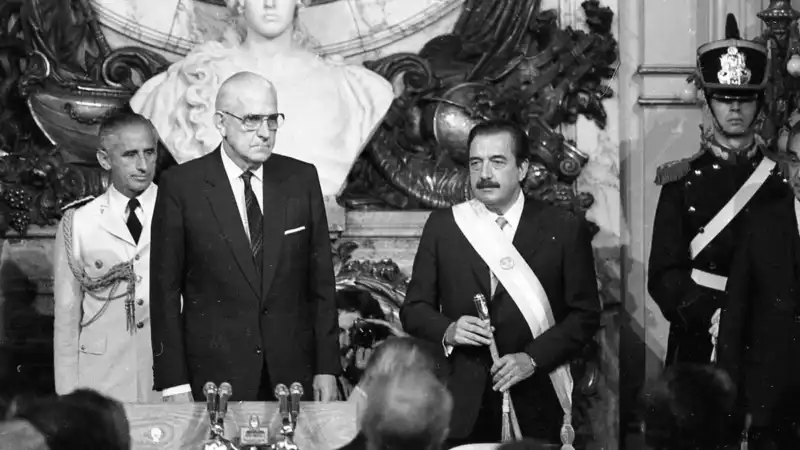 Raúl Alfonsín ganó las elecciones el 30 de octubre y asumió el 10 de diciembre de 1983. Télam.