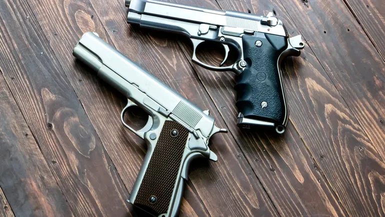 Armas de fuego: el peligroso avance del acceso civil y los riesgos en tiempos de crisis 2 Más armas en circulación, menos controles y la suspensión de programas de prevención exponen a la sociedad argentina a un mayor riesgo de tragedias evitables.