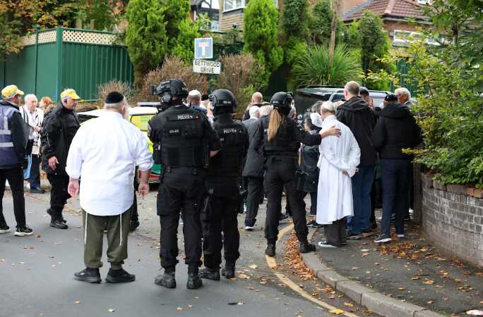Un ataque a una sinagoga en Manchester durante Yom Kippur dejó dos muertos 6 ataque3 - 5