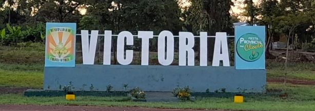Colonia Victoria: Un tráiler que era estirado, volcó en la ruta 12 5 col. victoria - 4