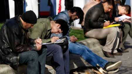 Seguro de desempleo: casi 300 mil solicitudes en la gestión Milei El INDEC informó una tasa de desempleo del 7,8%, uno de los niveles más altos registrados en los últimos años.