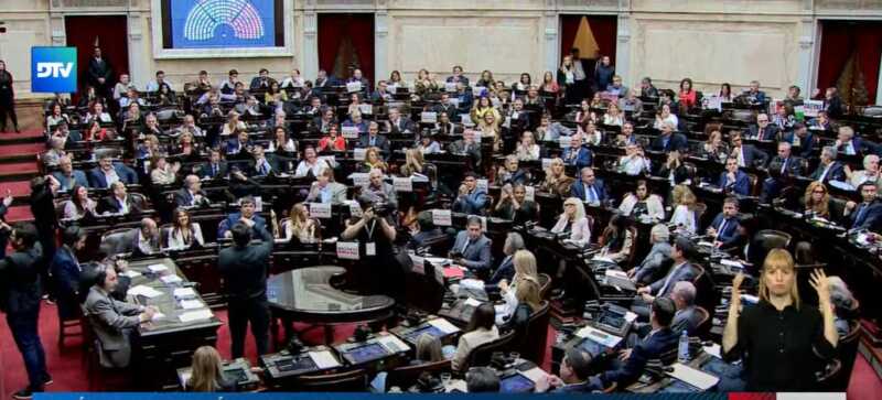 El Frente Renovador respaldó el Presupuesto, pero fijó límites en discapacidad y financiamiento universitario 1 El Frente Renovador apoyó la ley de gastos por razones institucionales, aunque marcó límites frente a la derogación del financiamiento universitario.